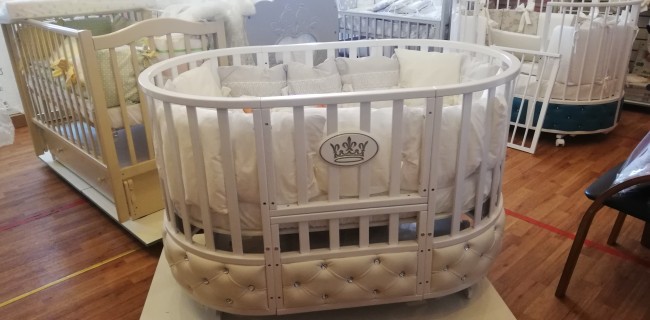 Детская кроватка MALIKA ROYAL MAJESTY ЭКО-кожа слоновая кость Детская кроватка MALIKA ROYAL MAJESTY ЭКО-кожа слоновая кость